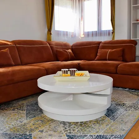 Apartman Roko شقة *