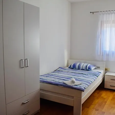 Apartman Roko شقة